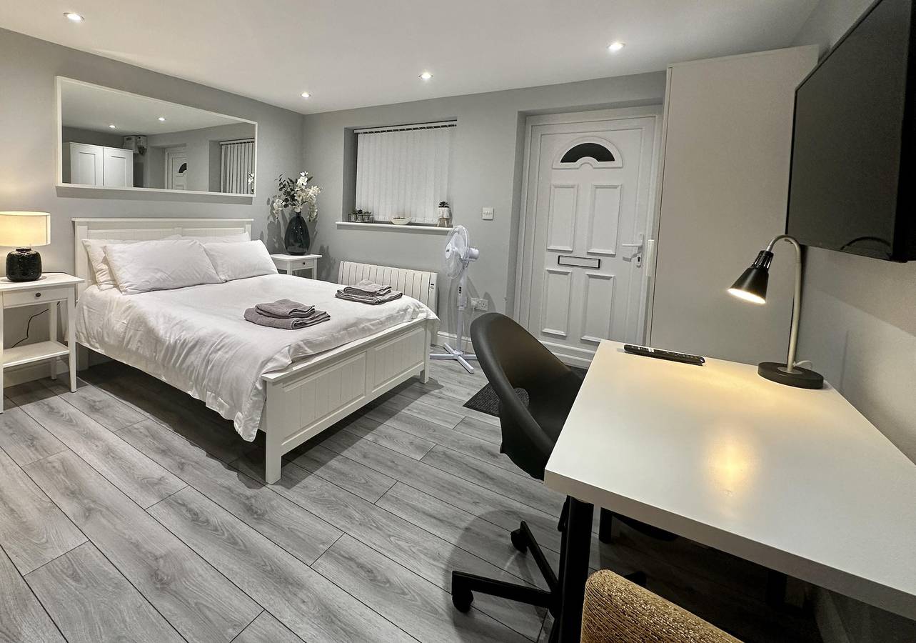 Apartamento vacacional entero, 1 Bed Flat - Sleeps 2 - Parking - Wifi in Luton, Chiltern Hills