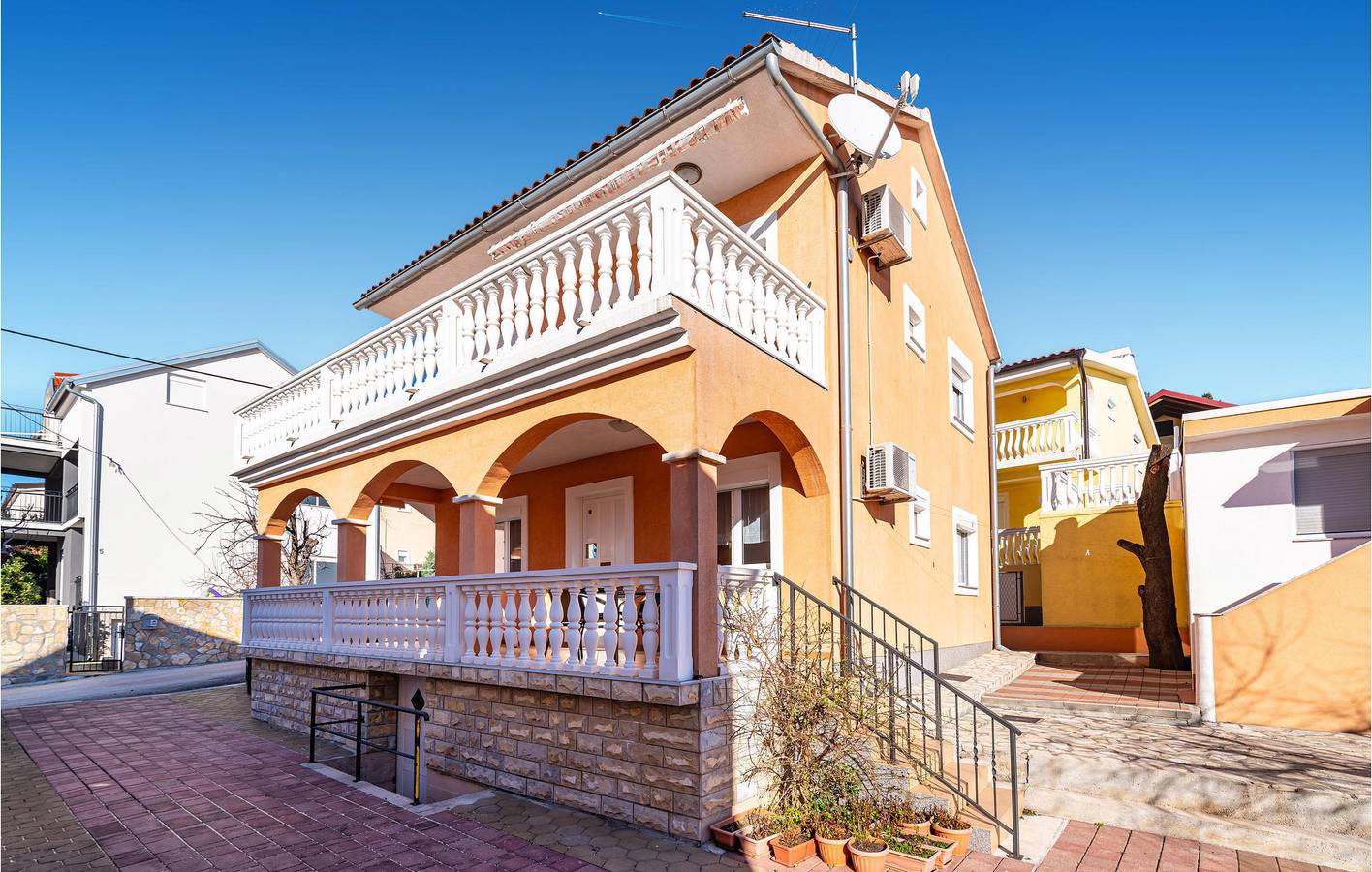 Ganze Ferienwohnung, Ferienwohnung für 4 Personen mit Terrasse in Donji Karin, Zadar