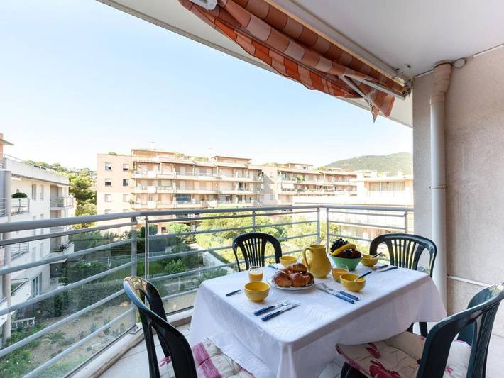 Gîte pour 4 personnes, avec terrasse dans Casino De Cavalaire