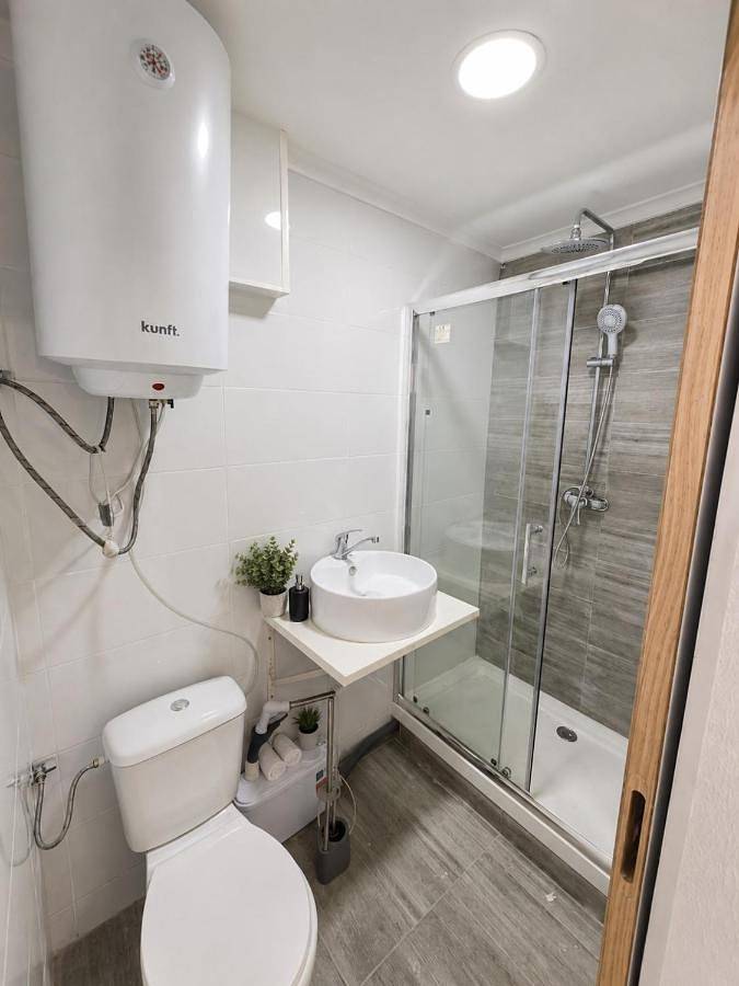 Apartamento inteiro, Exclusive Studio Kitchenette e Wc Privativo in Abrantes e Alferrarede, Rio Tejo