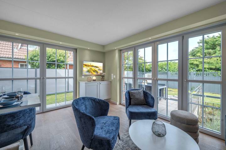 Ferienhaus für 8 Personen, mit Garten und Whirlpool sowie Terrasse und Sauna in Westerland