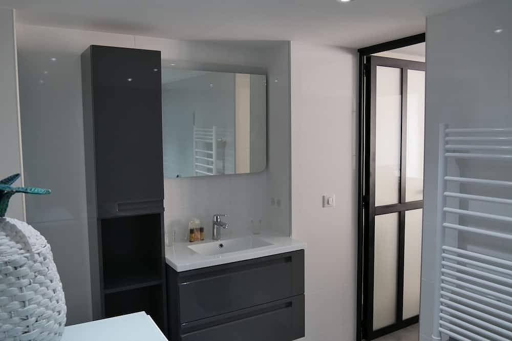 Appartamento intero, Loft elegante e moderno, arredamento industriale in Beausoleil, Nizza e dintorni