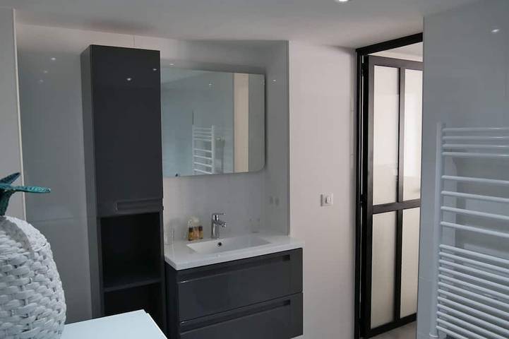 Ganze Wohnung, Schickes und modernes Loft mit industriellem Dekor in Beausoleil, Mittelmeerküste (Frankreich)