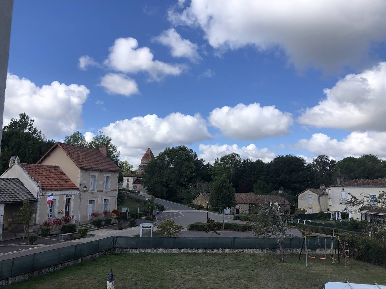 Gite des Roses Sleeps 6 with Gardens in Oradour-Fanais, Charente