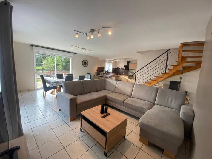 Gîte pour 10 personnes, avec piscine et jardin à Canet-de-Salars