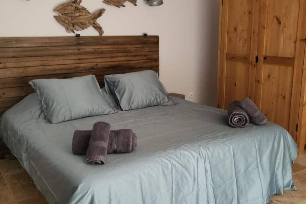 Apparently vacation home with hammam and private jacuzzi in Saint-Martin-de-Crau, Arles region