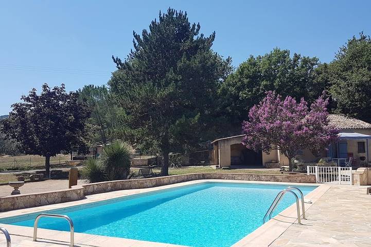 Gîte pour 2 personnes, avec jardin à Roquebrune-sur-Argens