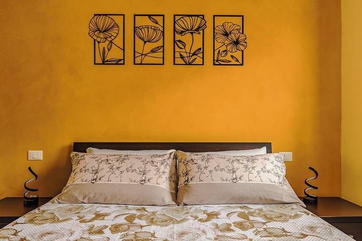 Ganze Wohnung, Complete and fully equipped, lively and colorful apartment in the center of the city. in Fiumicino, Rom Provinz