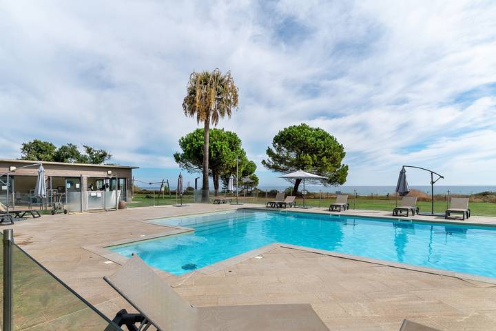 Chalet "Notre Rêve en Riva al Mare" con piscina condivisa, Wi-Fi e aria condizionata in Santa Maria Poggio, Corte e dintorni