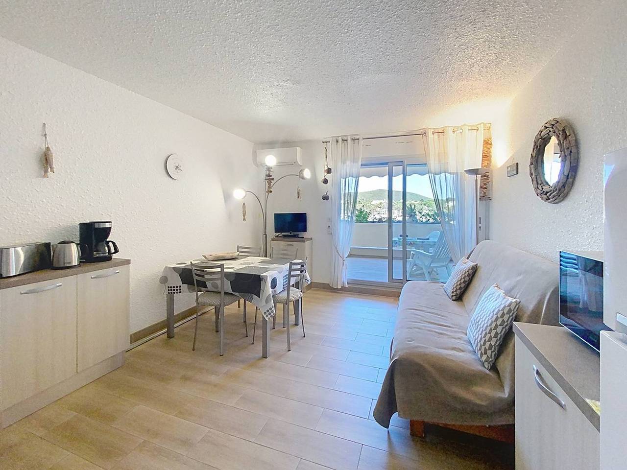 Entire studio, Air-Conditioned Studio Near Beach with Pool and Parking in Bormes-les-Mimosas in Mediterranean Coast (France)
