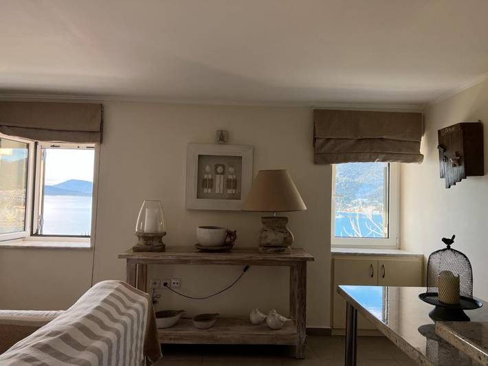 Gîte pour 3 personnes, avec jacuzzi et balcon dans Poros - 3