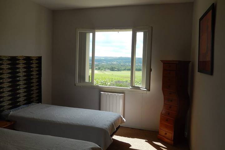 Gîte pour 6 personnes, avec jardin ainsi que terrasse et jacuzzi à Puybegon - 2