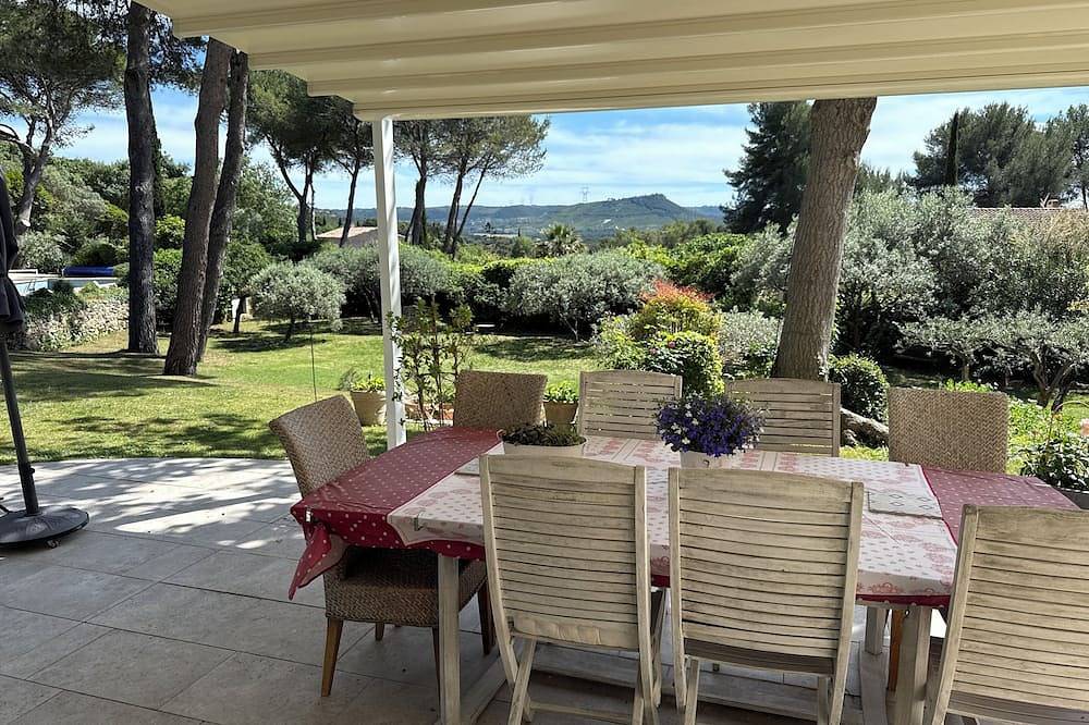 Aix en Provence, near, beautiful country house 200 m2 with independent studio and swimming pool in Ventabren, Mittelmeerküste (Frankreich)