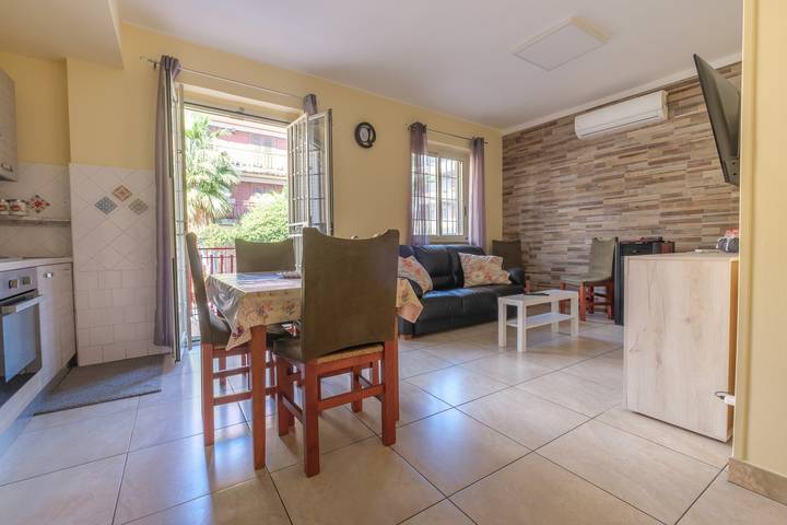 Casa Vacanze "Casa a 100 mt Dal Mare" con Balcone Privato, Wi-Fi & A/C in Sant'Alessio Siculo, Provincia di Messina