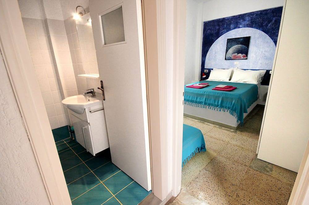 Apartamento entero, Apartamento La Luna Blu \"Sole\", vista al mar, a 500 metros de la playa in Ferma, Sur de Creta