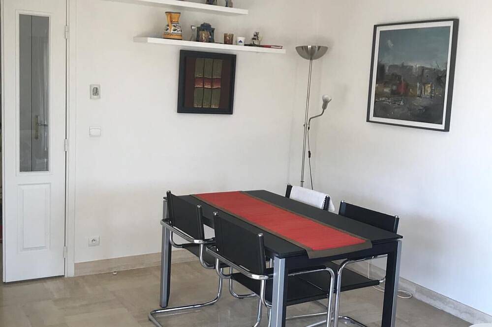 Apartamento entero, Cagnes sur Mer Côte d'Azur terraza frente al mar piscina en el estacionamiento del parque in Cros de Cagnes, Cagnes-sur-Mer
