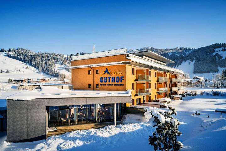 Ferienwohnung für 4 Personen, mit Sauna und Ausblick sowie Garten, mit Haustier in Schattwald