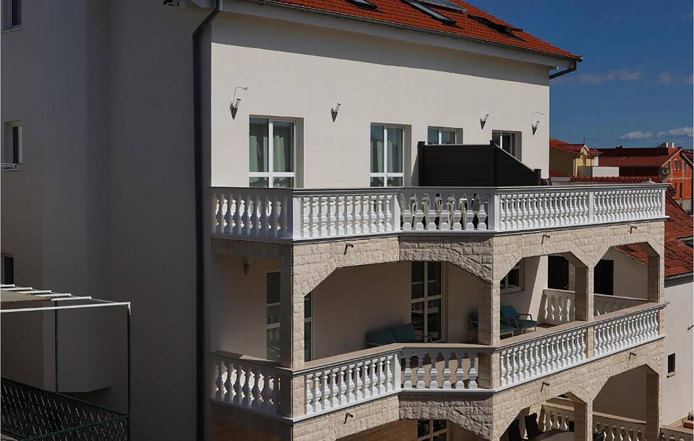 Geheel vakantieappartement, Gezellig Appartement met WiFi, AC, Parkeerplaats, Terras - 700m naar Strand in Vodice, Šibenik-Knin