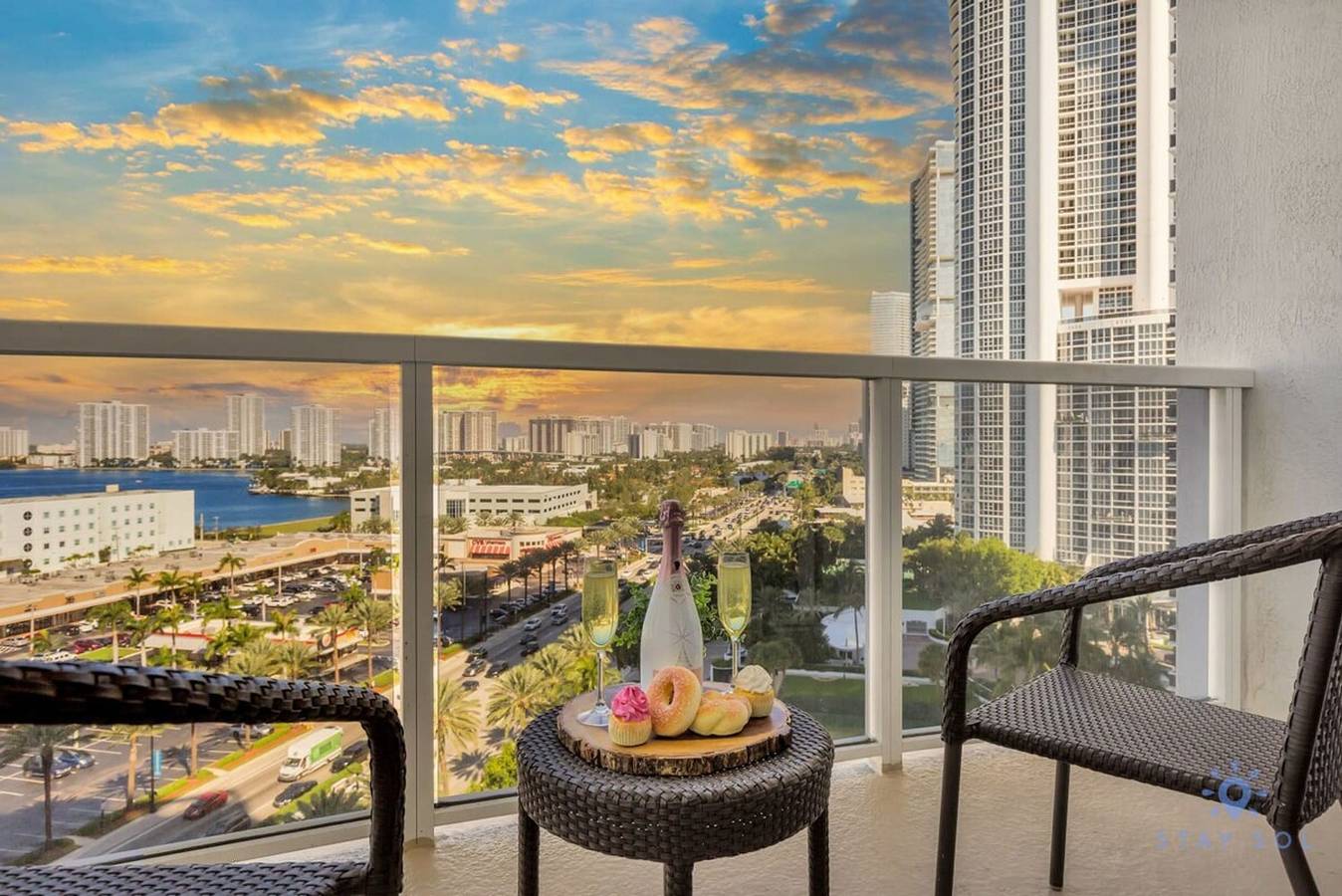 Entire apartment, Luxurious Resort Balcony Bay View Amazing Pool in Sunny Isles Beach, Florida
