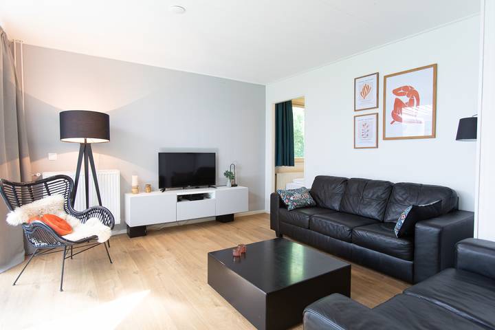 Bungalow für 6 Personen, mit Pool und Terrasse sowie Garten in Friesland - 2