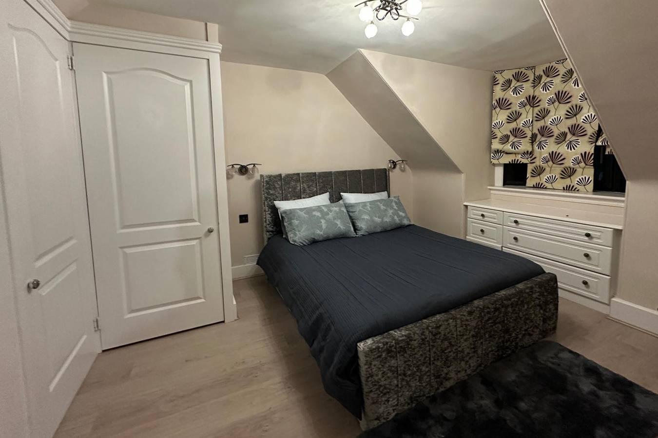 3 Bed Cottage Sleeps 2 with Parking, Garden & Wifi in Aberdeen, Aberdeenshire