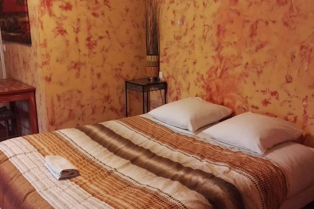 500m² Provencal villa in the Vaucluse, with swimming pool on 1.6ha (25 pers max) in Bollène, Vaucluse