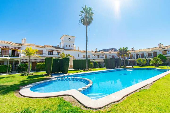 Location de vacances pour 7 personnes, avec jardin ainsi que piscine et vue à Calabardina - 2