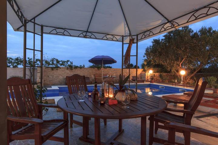 Ferienhaus für 10 Personen, mit Balkon und Pool sowie Garten in Peroj - 3