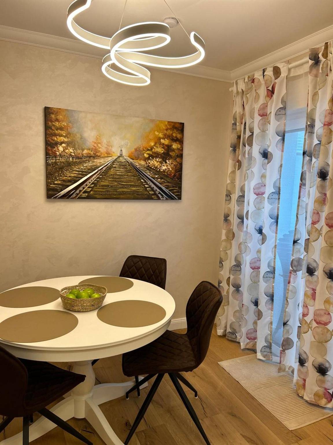 Apartamento entero, Apartamento 'Fewo By Hd con parking y Wallbox', balcón y Wi-Fi in Bad Salzuflen, Distrito de Lippe