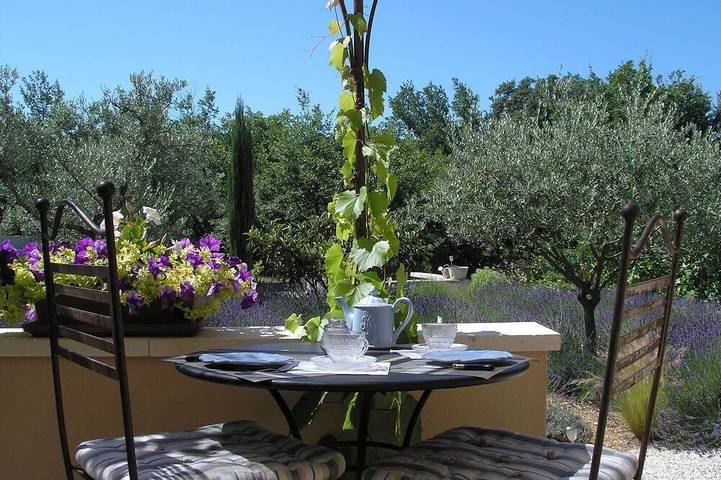 Le Clos des Lavandes-Charme double climatisée Luberon-Terrasse-Lacoste Luberon in Lacoste, Parc naturel régional du Luberon