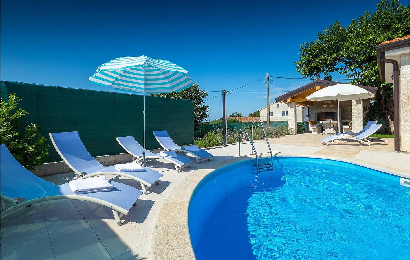 Gemütliche 150 m² große Wohnung mit Pool und WLAN in der Nähe des Stadtzentrums und von Restaurants in Kosinozici, Porec und Umgebung
