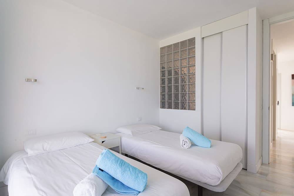 Entire apartment, Unit 4 Amarilla Golf Villas - Amazing 4 bed penthouse - huge terrace - sea views in Las Adelfas, Amarilla Golf