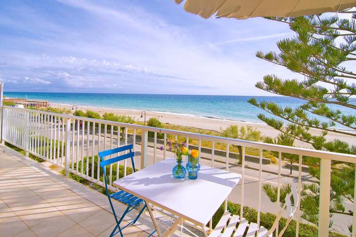 Ferienwohnung für 6 Personen, mit Ausblick und Garten sowie Balkon in Ascea