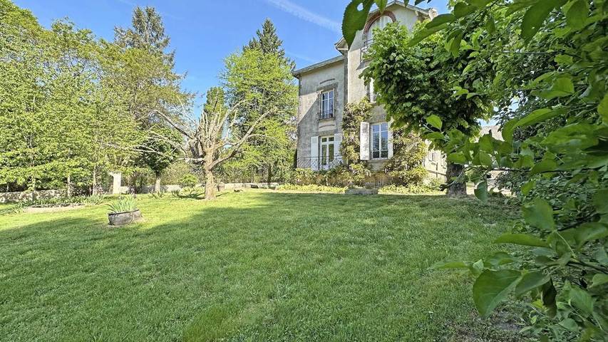 Gîte pour 6 personnes, avec jardin à Compreignac - 4