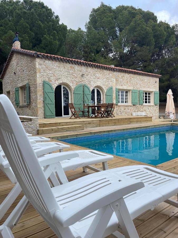 Location de vacances pour 7 personnes, avec terrasse ainsi que vue et piscine à Cers - 2