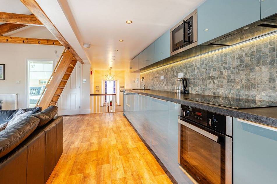 Entire holiday apartment, Sedbergh Penthouse - Kingbed - Tv - Wifi in Sedbergh, Yorkshire Dales National Park