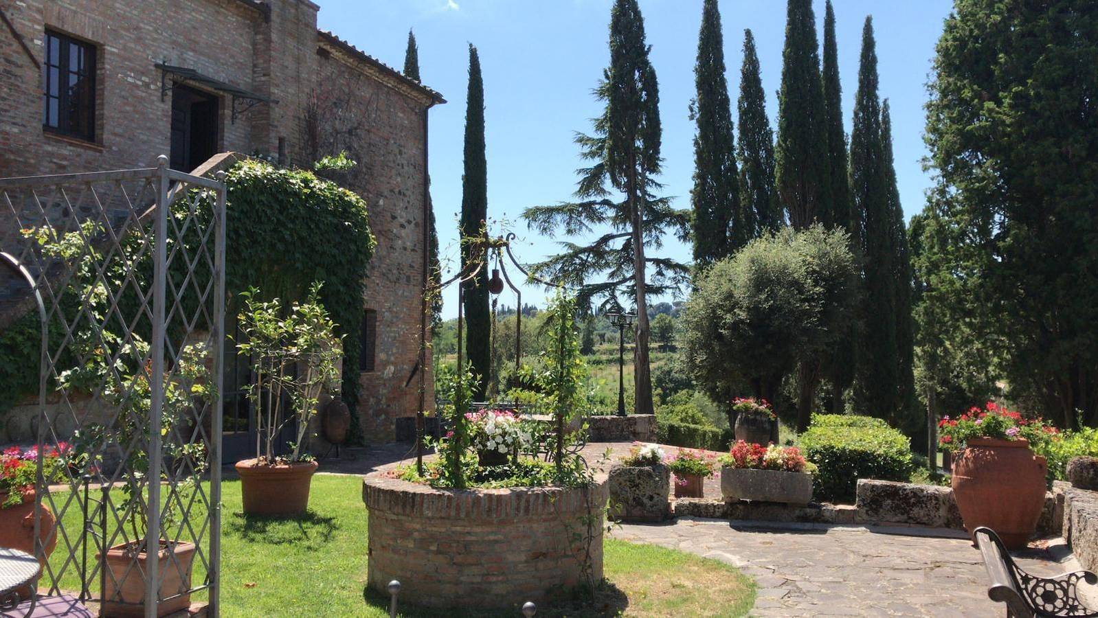 Ganze Ferienwohnung, Wunderschöne Wohnung in Chiusi mit Gemeinschaftspool mit Panoramablick in Chiusi, Chianti