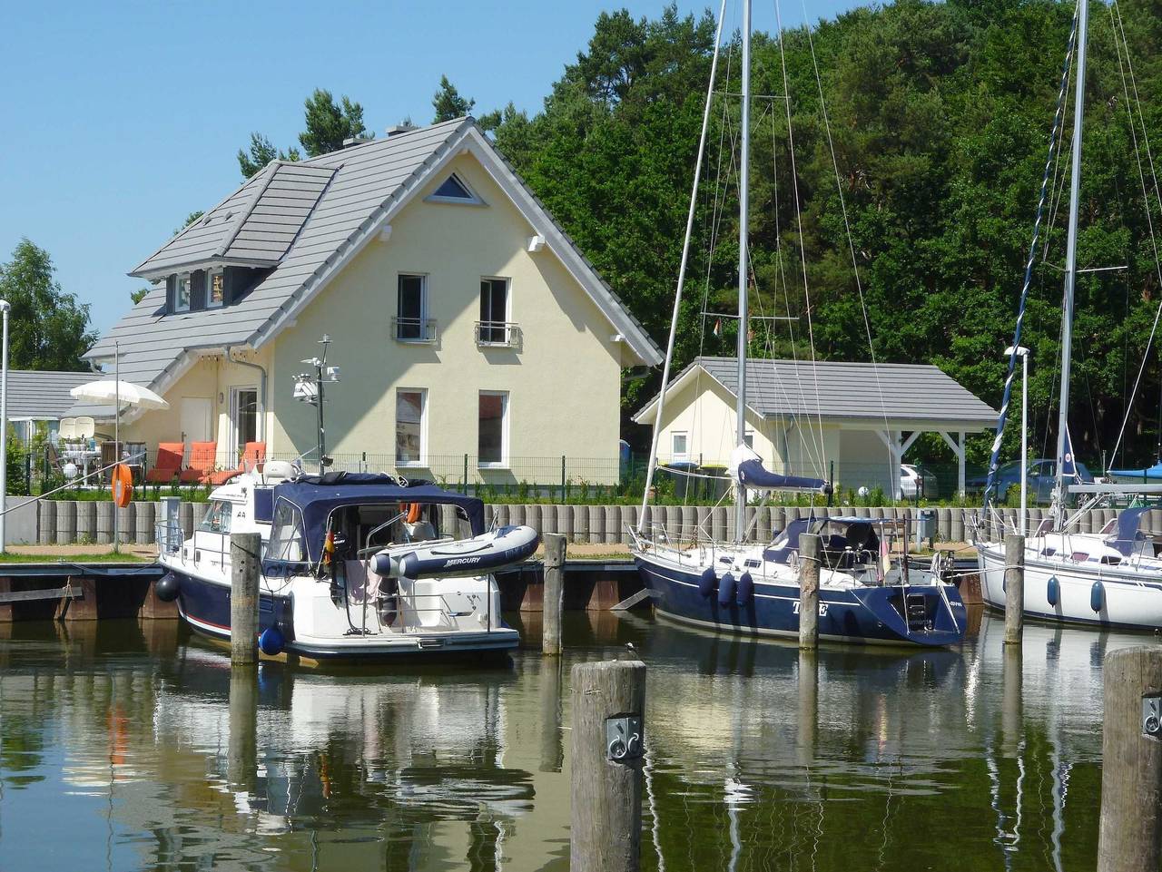 Ganze Ferienwohnung, Kapitänsresidenz - Haus direkt am Wasser - 2 Bäder - Wlan in Bernsteinbäder
