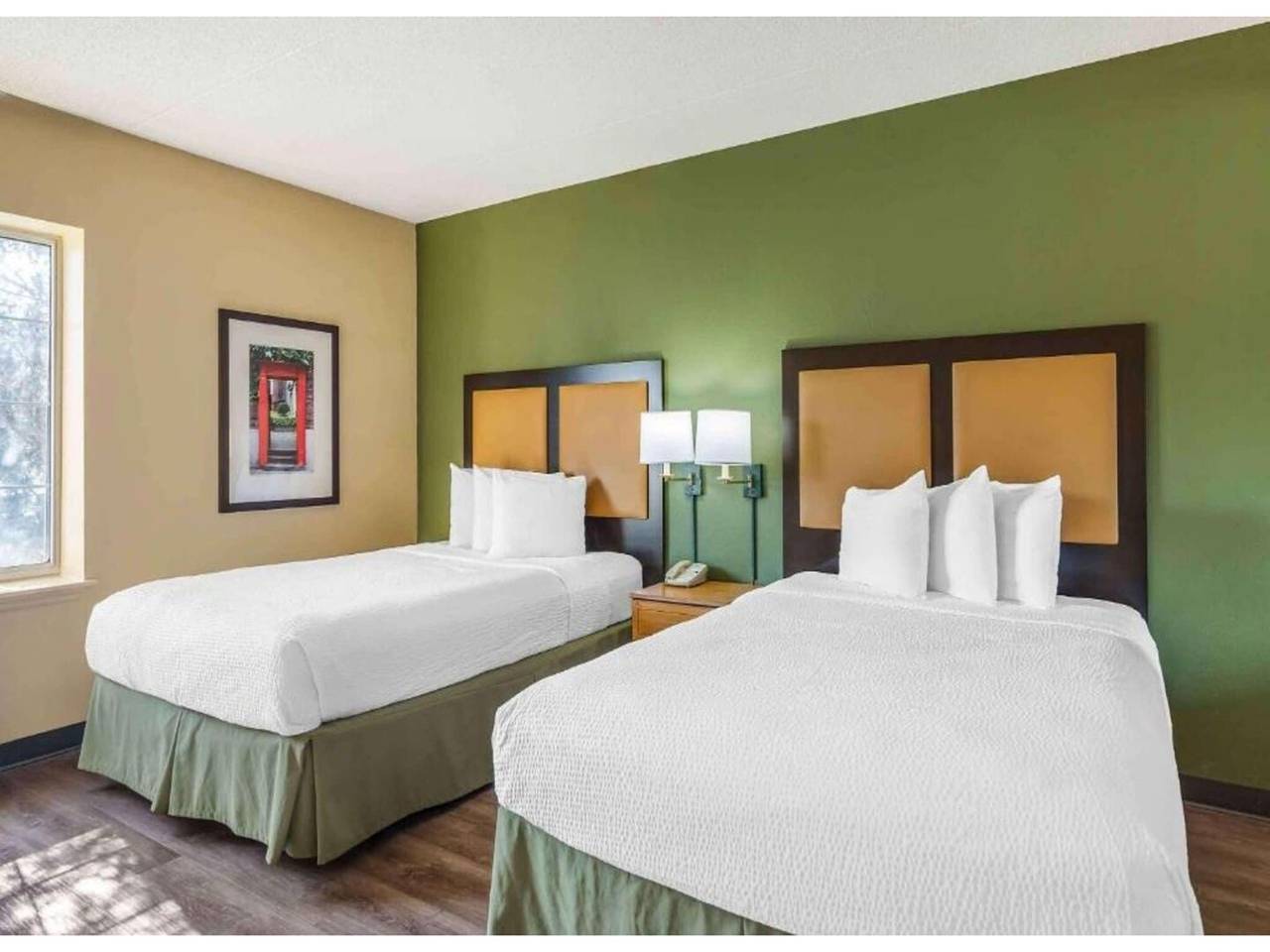 Entire apartment, 2 Queen Beds | Smoking, Kitchen in Vernon Hills, Lake County (IL)