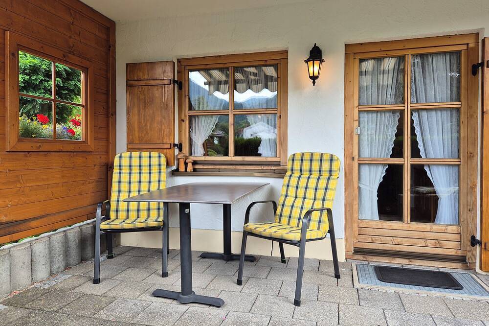 Ganze Wohnung, Gemütliche Einzimmer-Wohnung mit Terrasse in den Bergen in Oberau, Bayerische Alpen