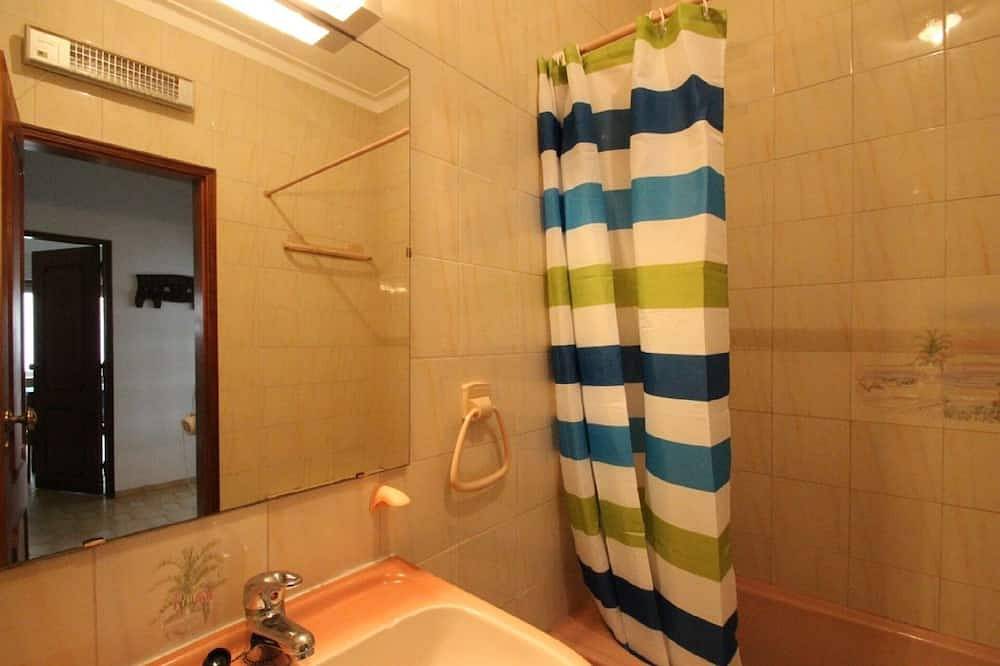 Ganze Wohnung, Bombordo - 1 Minute vom Strand entfernt in Armação de Pêra (costa), Faro Distrikt