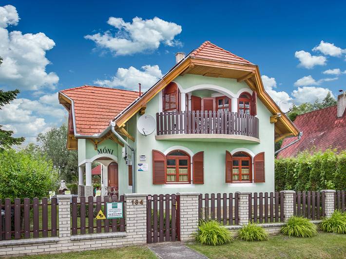 Ferienhaus für 10 Personen, mit Terrasse und Garten in Balatonmariafürdö