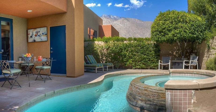 Vacation house for 4 people, with yard and hot tub, with pets in Palm Springs
