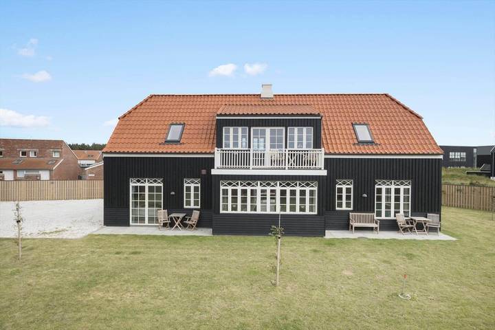 Ferienhaus für 12 Personen, mit Pool und Sauna sowie Whirlpool und Terrasse