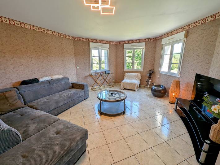 Gîte spacieux à Fretigney avec jardin et billard, idéal pour 8 pers. in Fretigney-et-Velloreille, Haute-Saône