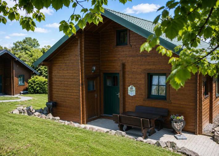 Ferienhaus für 4 Personen, mit Terrasse und Garten sowie Sauna und Ausblick in Esch
