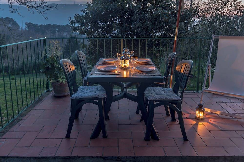 Adults only. Air conditioning, Wi-Fi, pool, terrace, garden, parking. in Camaiore (Toscana), Riviera Toscana