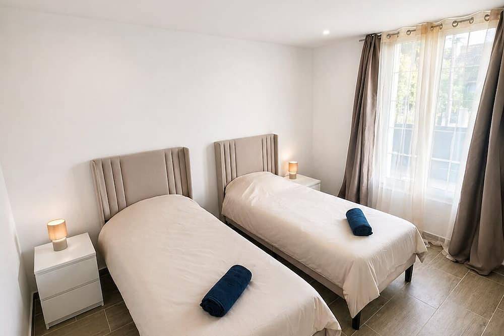 Apartamento entero, ⭐ 70m² with Terrace - Near Paris, Cdg & Rer B (5min) in Sevran, Sena-Saint Denis