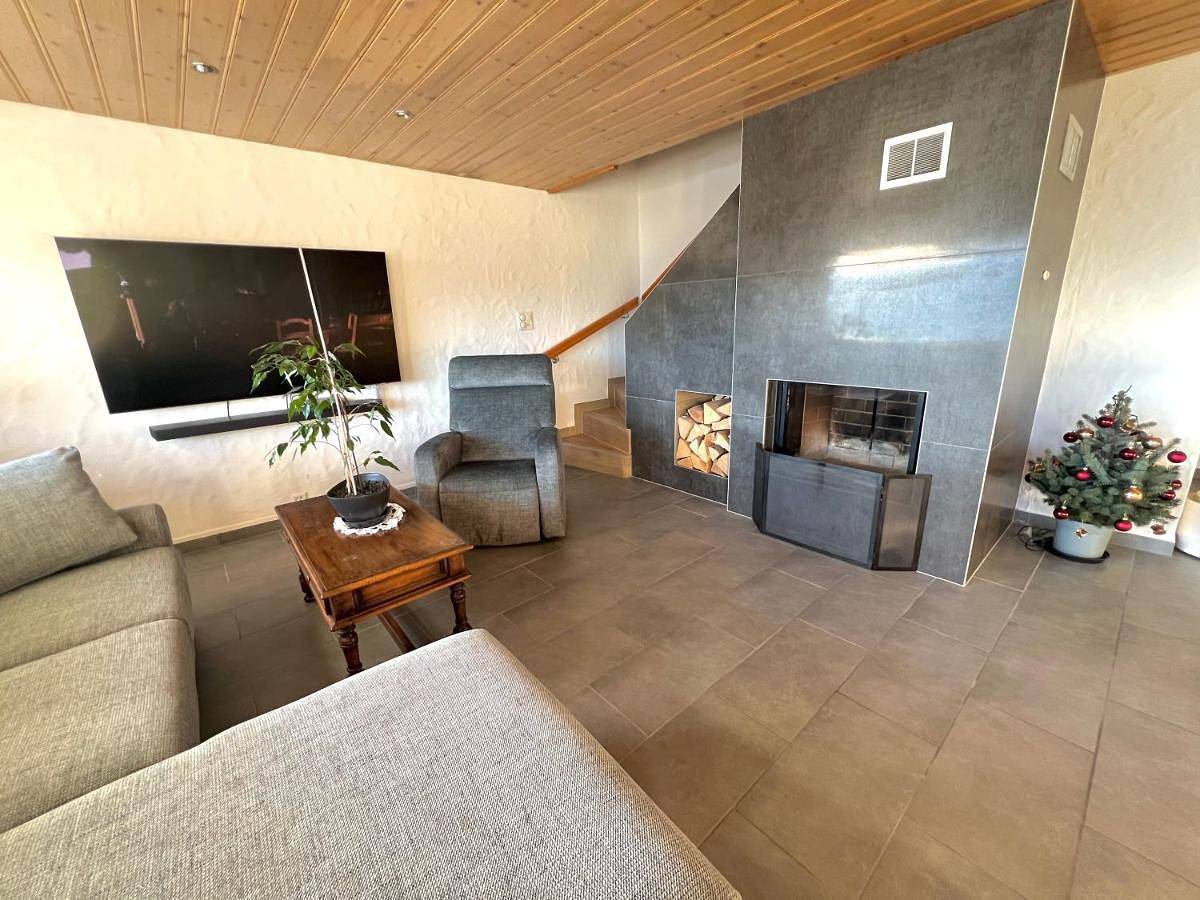 Three-Bedroom Chalet in Mollens, Sion - Sierre & Umgebung