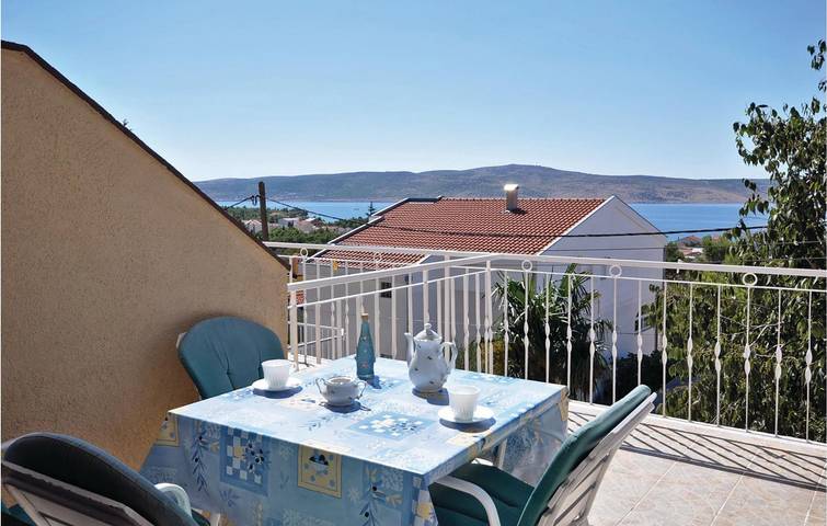 Ferienwohnung für 4 Personen, mit Terrasse in Starigrad